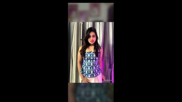 Horny South Indian Young Housewife Teasing With Her Beautiful Expressions ð±ð¥µðð¥ðððð