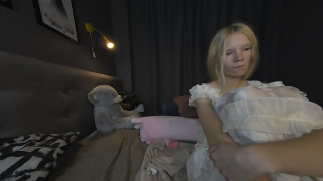 Asya Almost StripchatVR 2026 10 07T01 23 09 03 00 180 LR