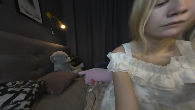 Asya Almost StripchatVR 2026 10 06T23 43 57 03 00 180 LR