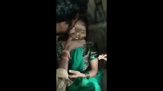 Tamil randi aunty ko group mein pela
