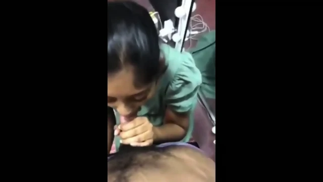 Tamil wife lover sath blowjob aur sex masti karti hai