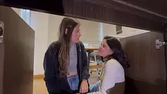 Ella me toca el timbre y todo se me moja