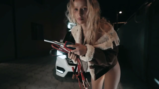 HOT SEXY CURLYHAIRED GOLDEN BLONDE TEEN STREAMING NAKED AT NIGHT  FROM THE STRRET OUTSIDE HER HOME