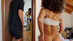 TRADISCE SUA MOGLIE CON LA DONNA DELLE PULIZIE - Si stava provando i vestiti di mia moglie e me la sono scopata! Beatrice Segreti ed Eddyxx