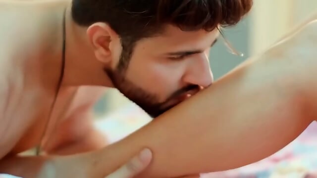 Hot Aunty Kiss😘💋 👙👅